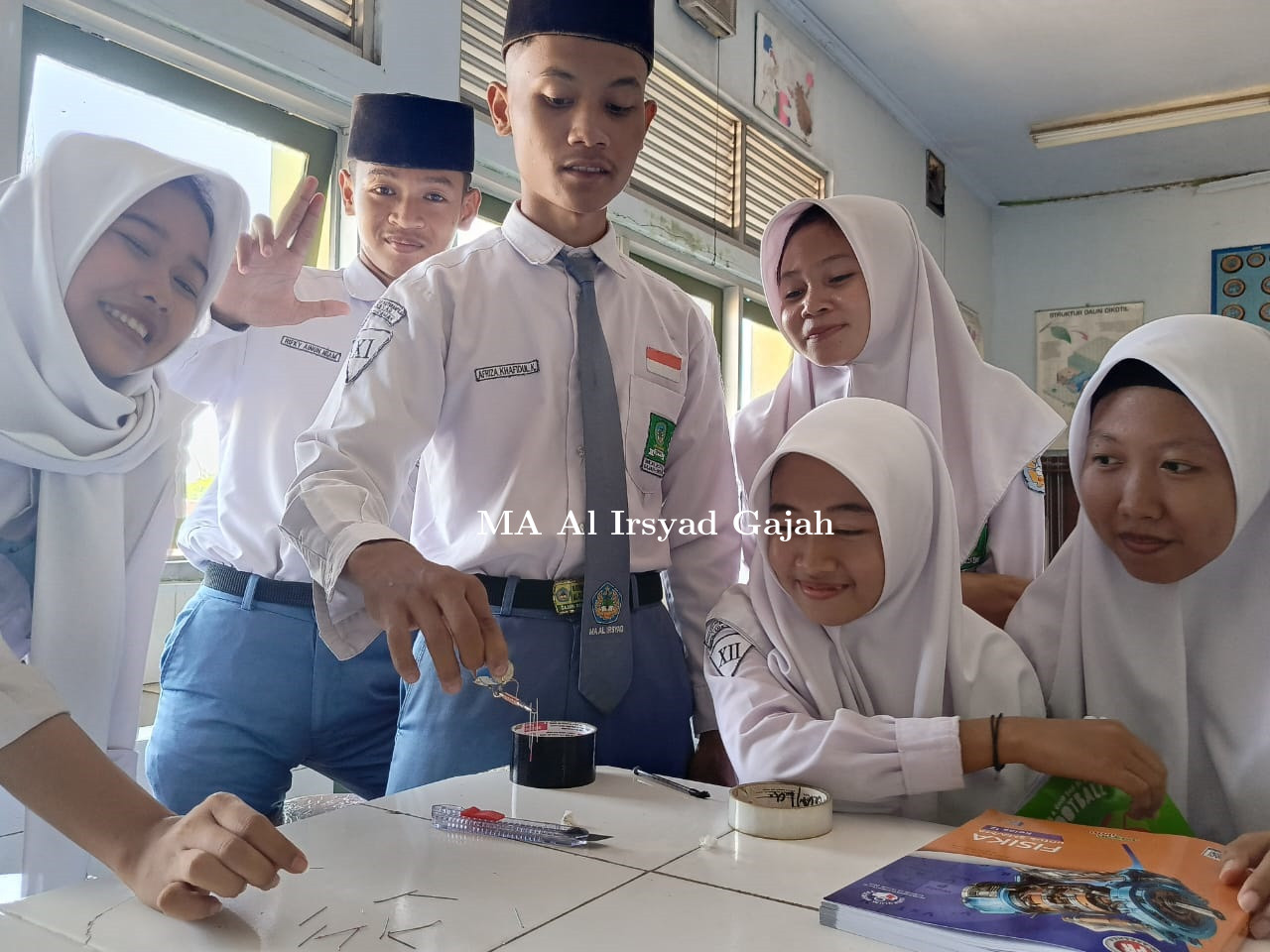 FISIKA.jpg